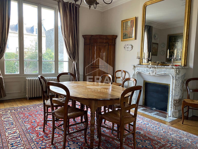 Maison - 379 m² - 15 pièces