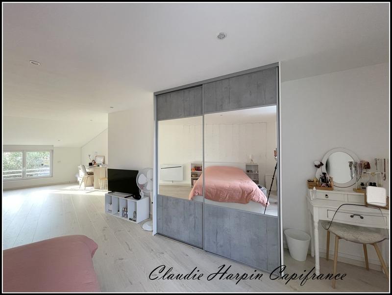 Maison - 246 m² - 10 pièces