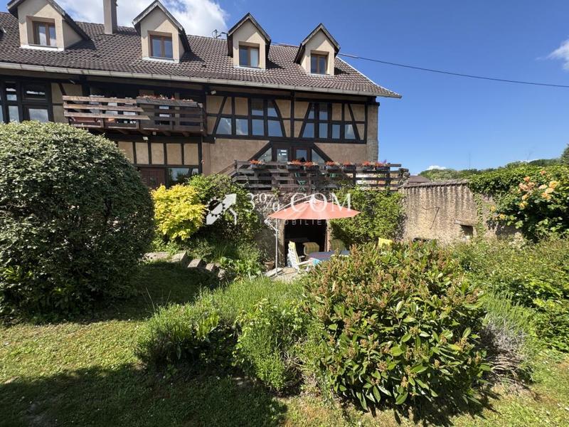 Demeure - 328 m² - 7 pièces