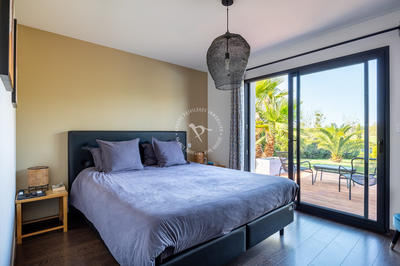 Maison - 211 m² - 7 pièces