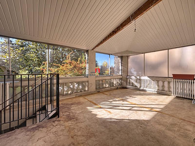 Maison - 240 m² - 8 pièces