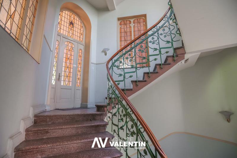 Appartement - 199 m² - 6 pièces