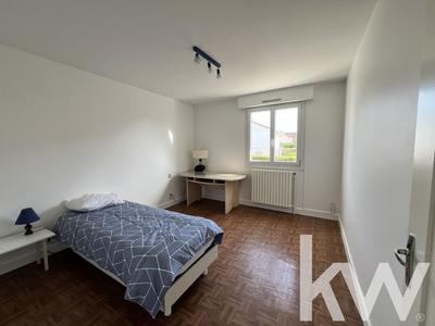 Maison - 240 m² - 8 pièces