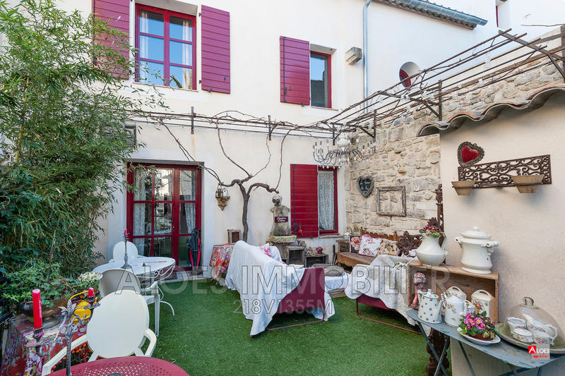 Maison - 220 m² - 7 pièces