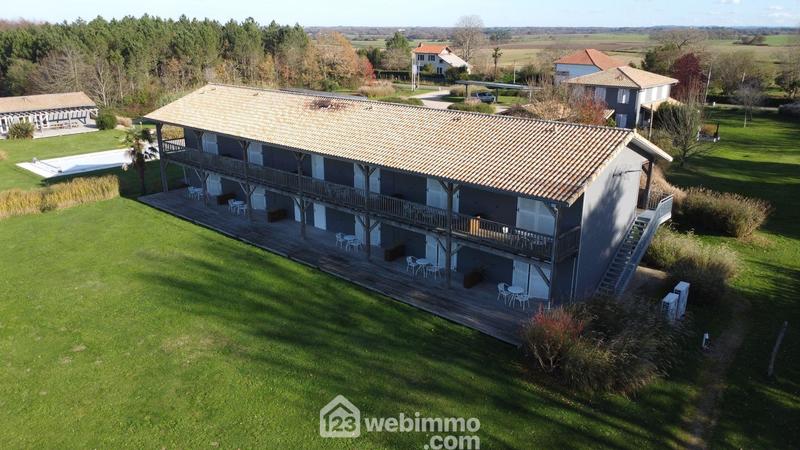 Maison - 737 m² - 20 pièces