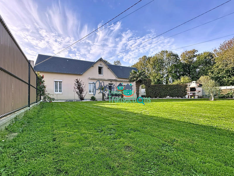 Maison traditionnelle - 171 m² - 7 pièces