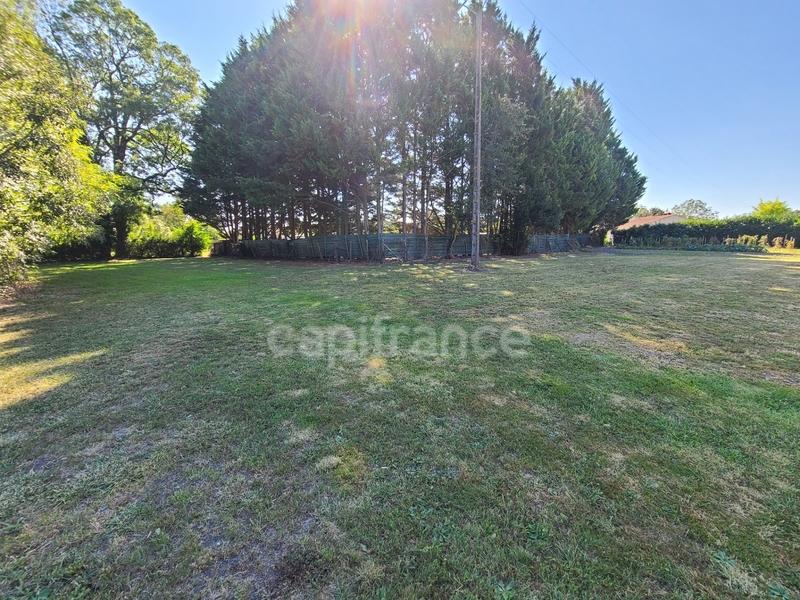 Terrain constructible - 1 350 m²