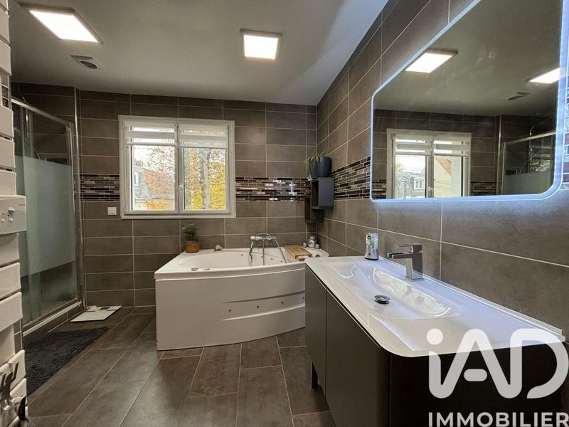 Maison - 166 m² - 6 pièces