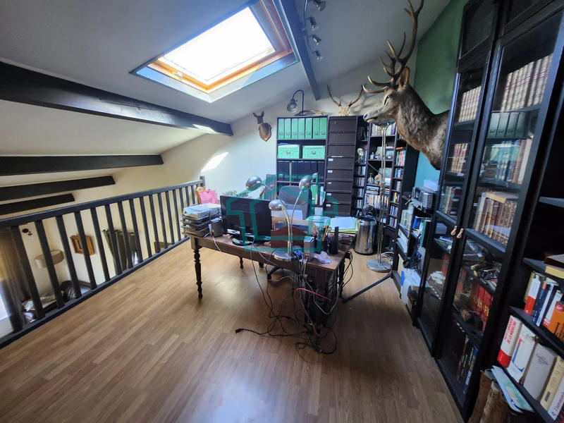 Maison - 230 m² - 7 pièces