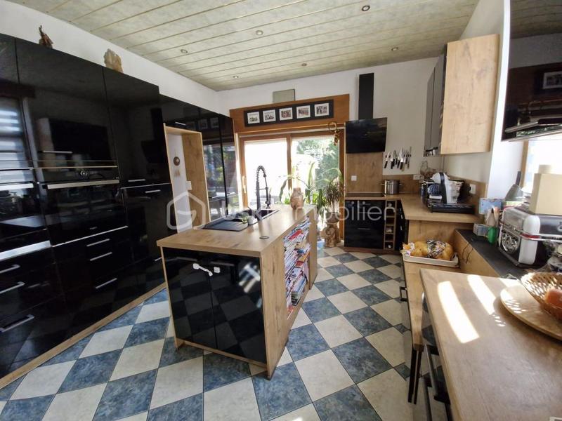 Maison - 185 m² - 9 pièces