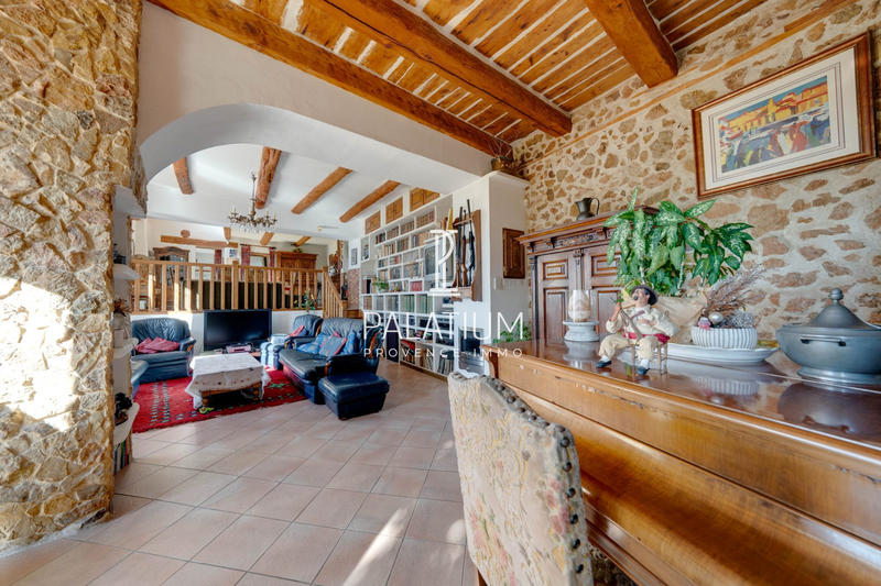 Maison - 284 m² - 12 pièces