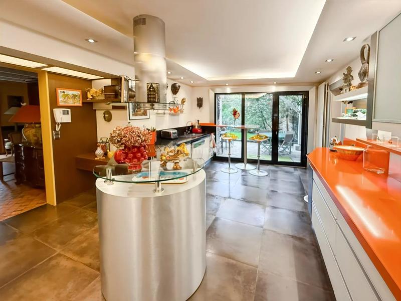 Maison - 291 m² - 9 pièces