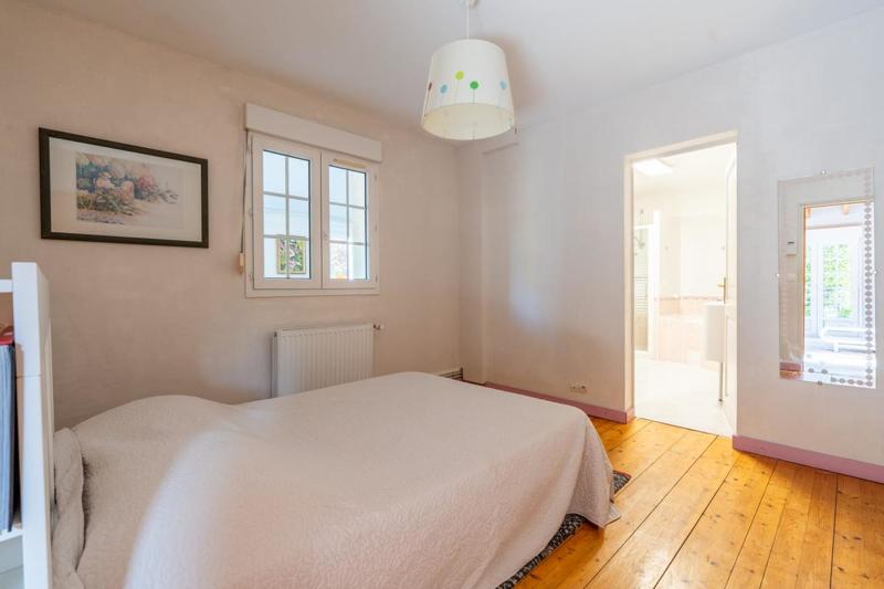 Maison traditionnelle - 195 m² - 7 pièces