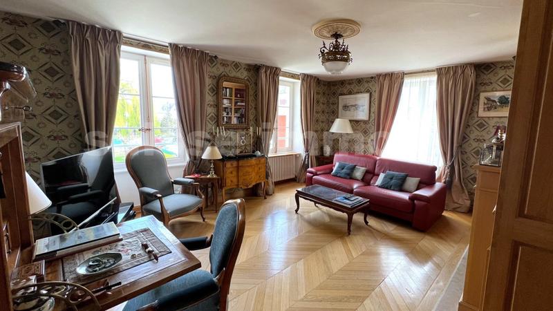 Maison - 315 m² - 12 pièces