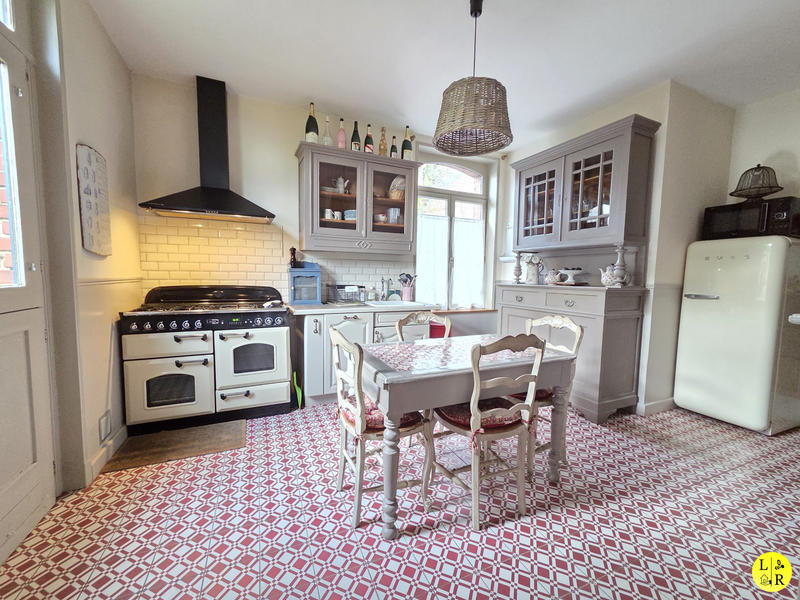 Maison - 327 m² - 10 pièces