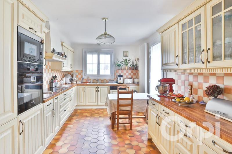 Maison - 223 m² - 7 pièces