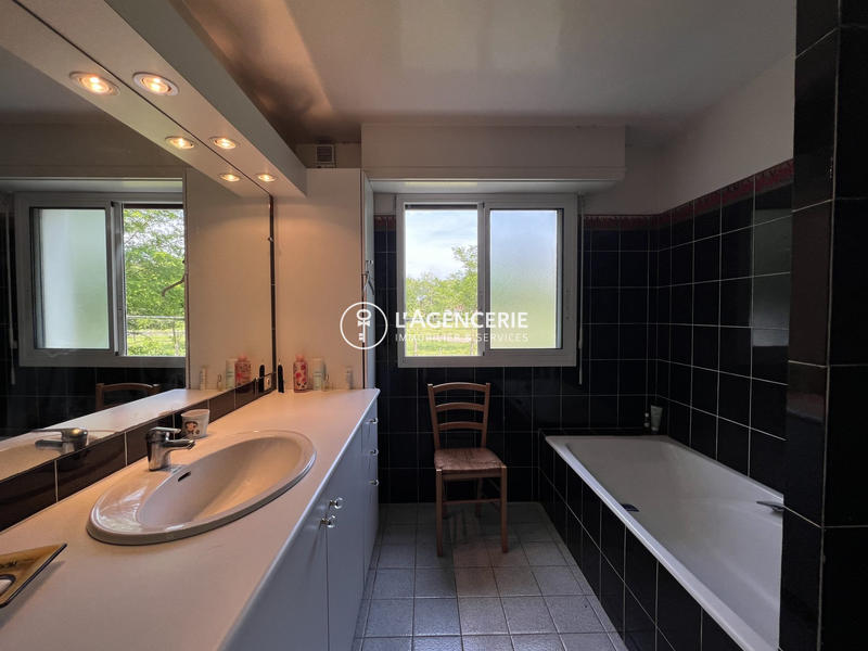 Maison - 147 m² - 7 pièces