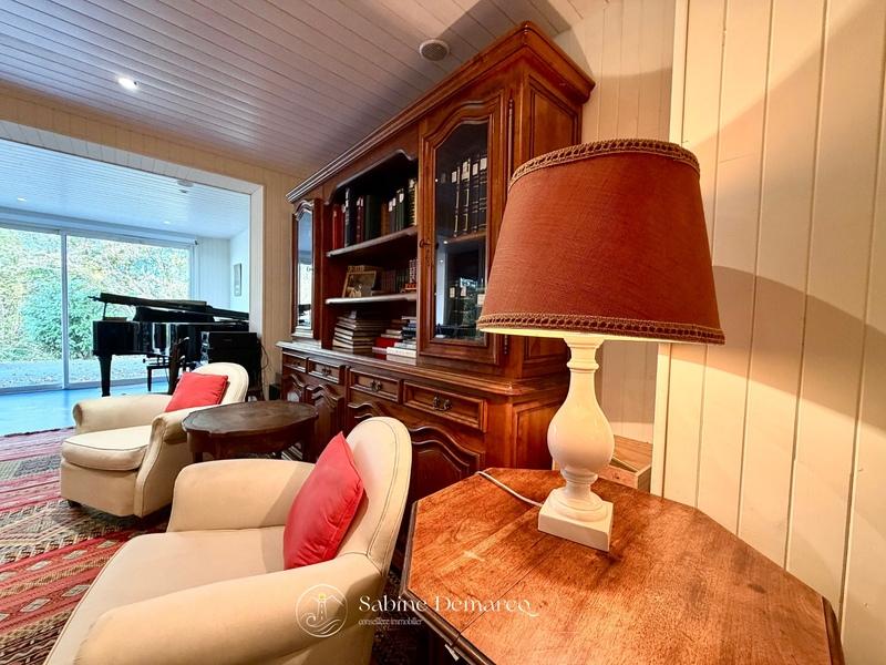 Maison - 230 m² - 6 pièces