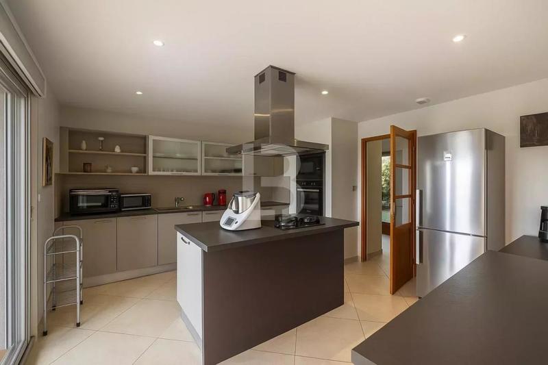 Maison - 202 m² - 5 pièces