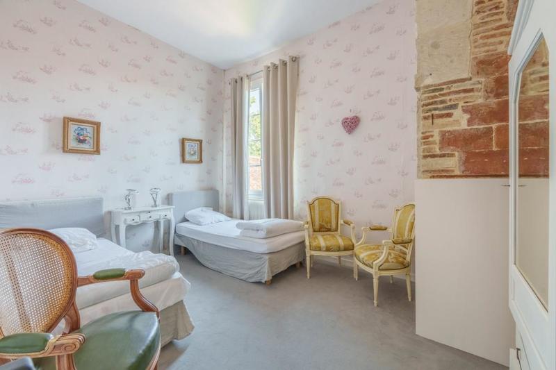 Demeure - 250 m² - 10 pièces