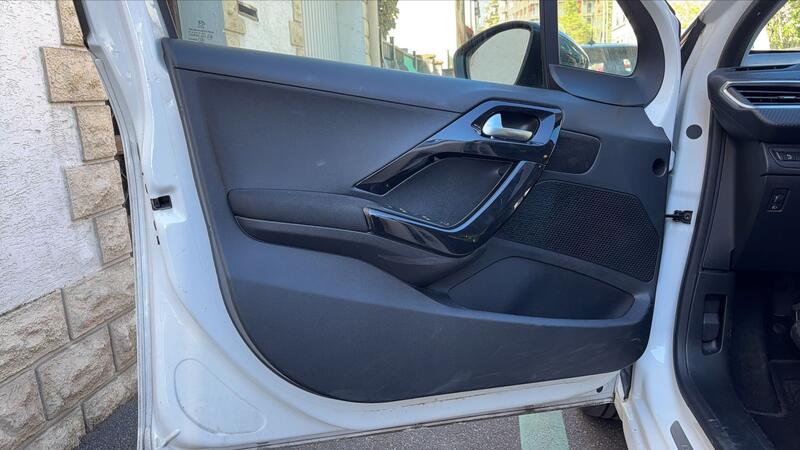 Peugeot 208 1.2 PureTech 82 Signature