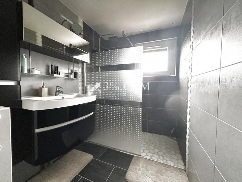 Maison - 96 m² - 6 pièces