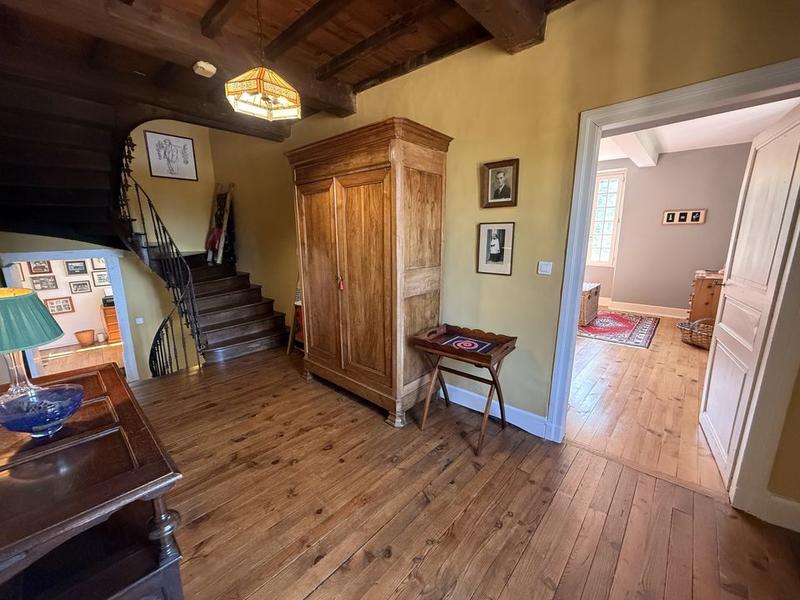 Maison ancienne - 242 m² - 8 pièces