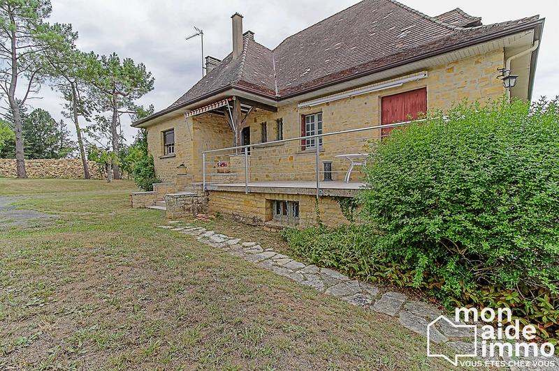 Maison - 244 m² - 8 pièces