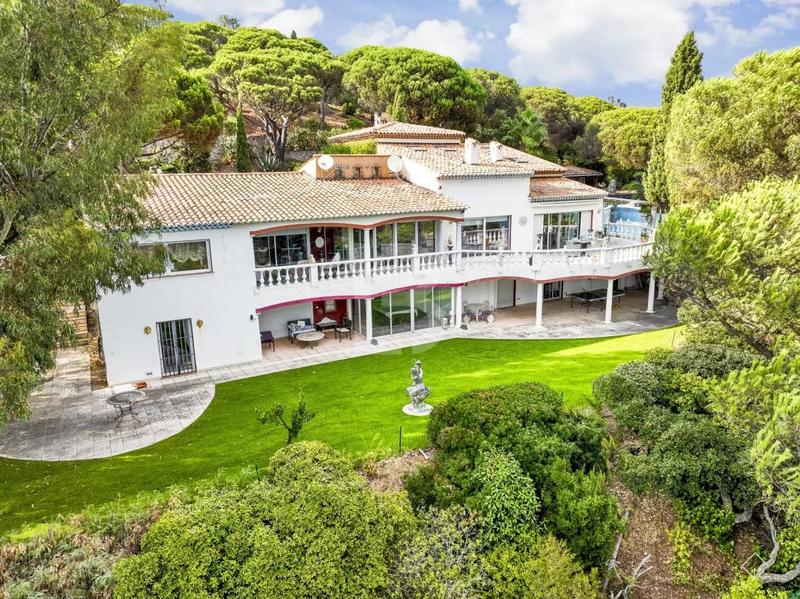 Villa - 439 m² - 8 pièces