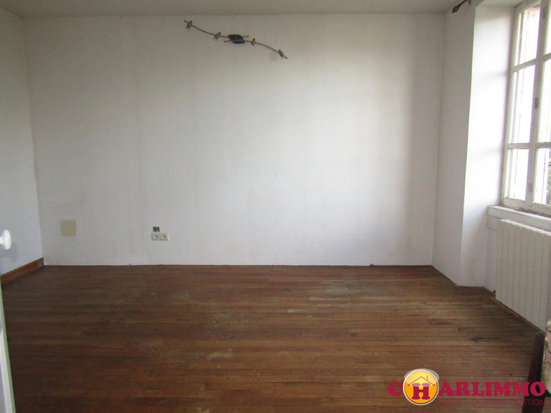 Maison traditionnelle - 270 m² - 6 pièces