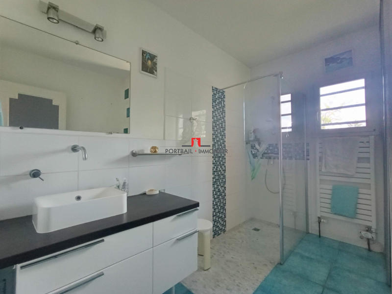 Maison traditionnelle - 175 m² - 6 pièces