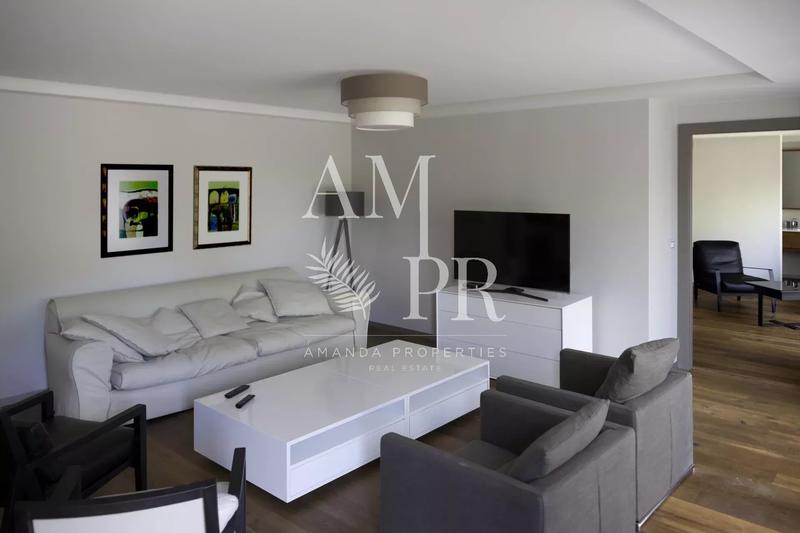 Propriété - 2 035 m² - 25 pièces