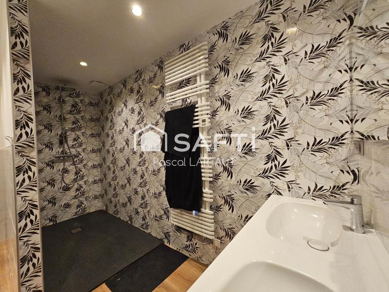 Maison - 216 m² - 7 pièces