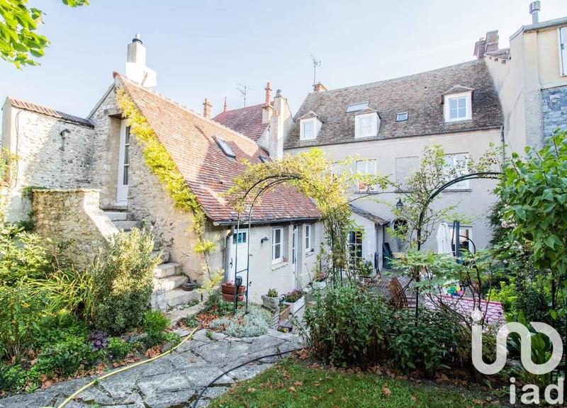 Maison - 285 m² - 9 pièces