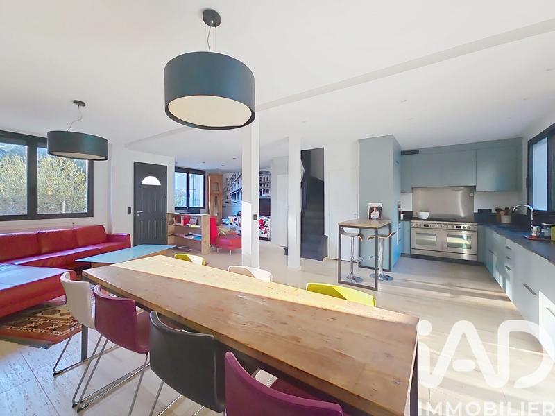 Maison - 180 m² - 7 pièces