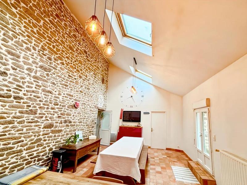 Maison - 240 m² - 5 pièces