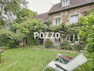 Maison - 260 m² - 10 pièces