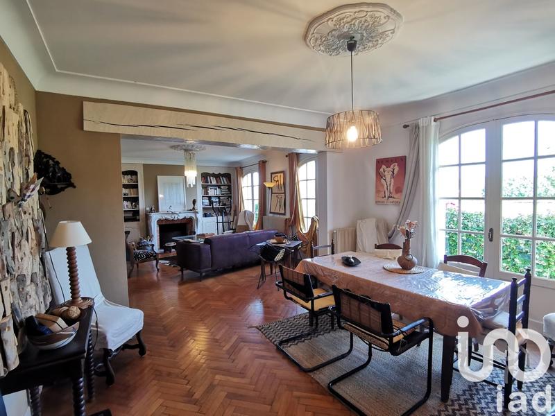 Maison - 221 m² - 7 pièces