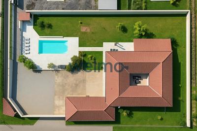 Maison - 300 m² - 8 pièces