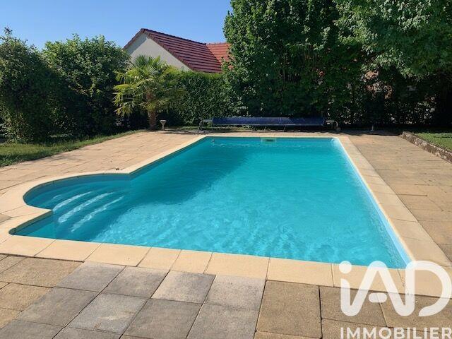 Maison - 180 m² - 9 pièces