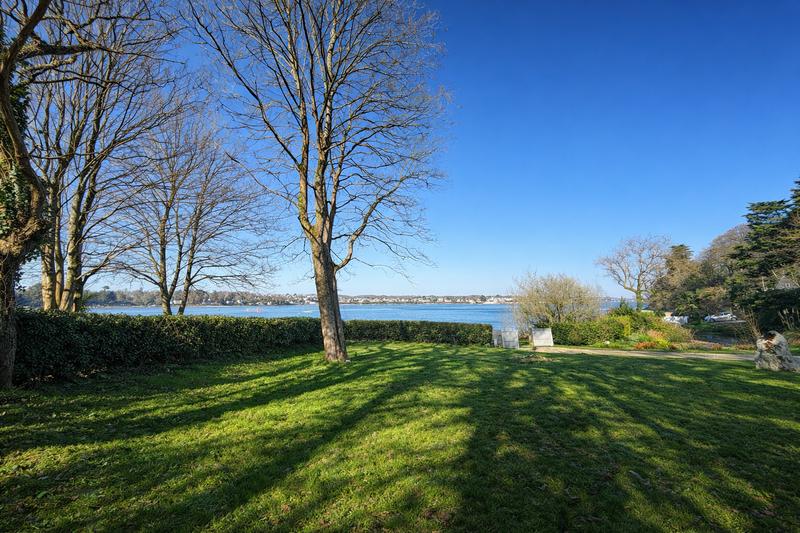 Maison - 334 m² - 8 pièces