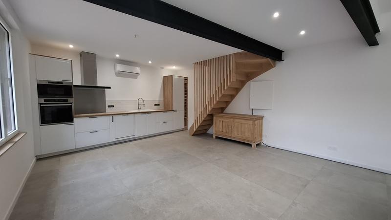 Maison - 216 m² - 9 pièces