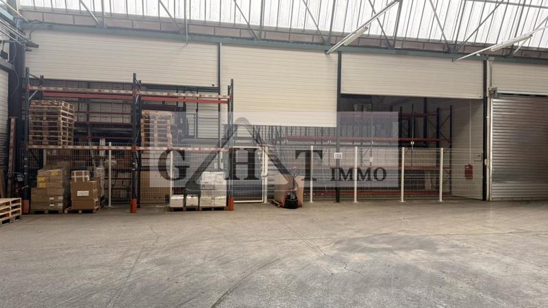 Entrepôt - 2 200 m²