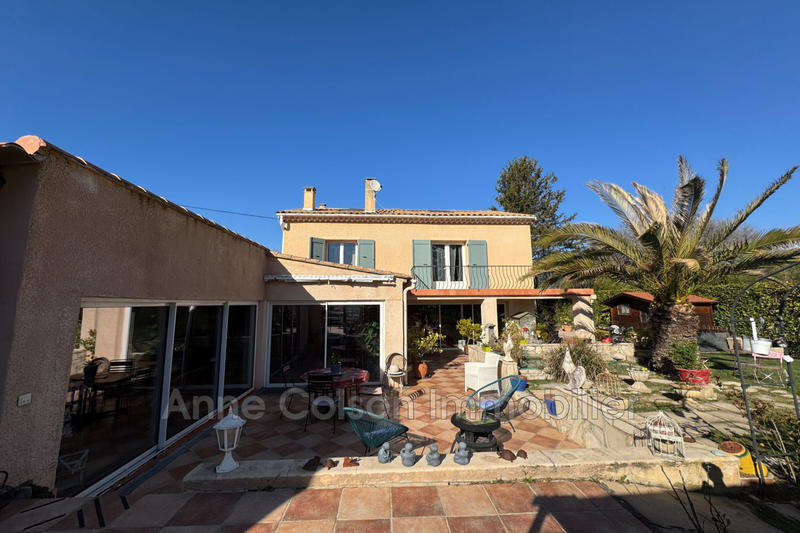 Maison - 201 m² - 7 pièces