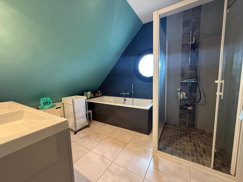 Maison - 180 m² - 7 pièces