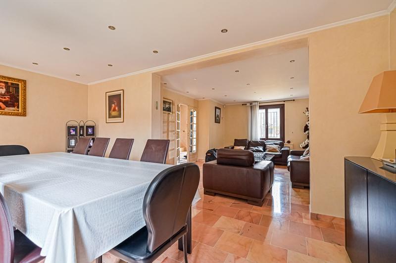 Maison contemporaine - 240 m² - 7 pièces