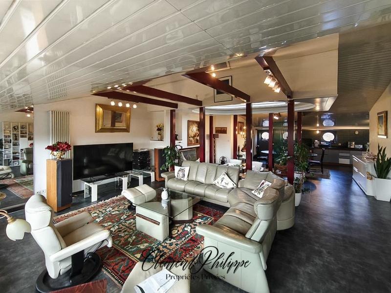 Appartement - 241 m² - 6 pièces