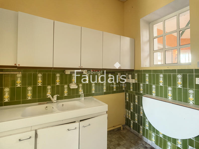 Maison - 200 m² - 11 pièces