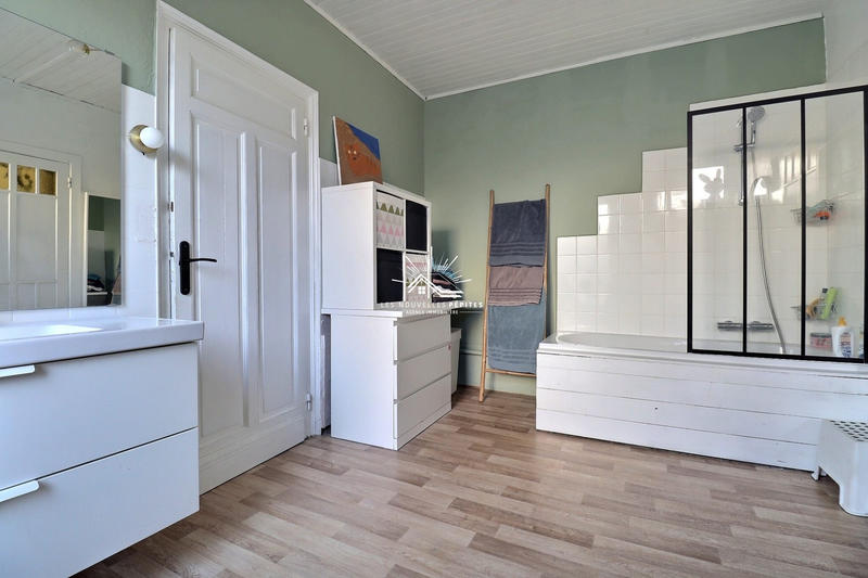 Maison - 240 m² - 10 pièces