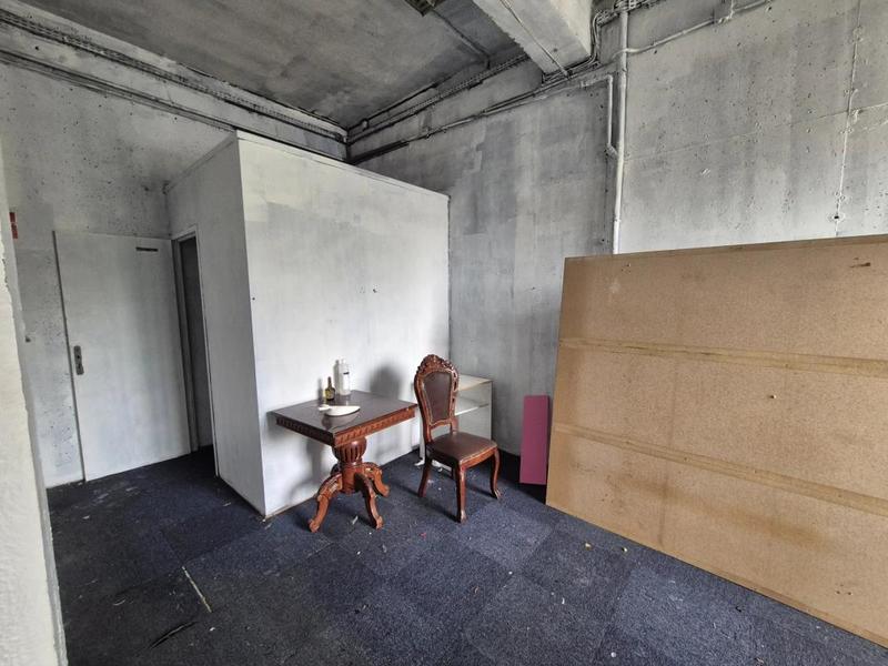 Local commercial - 122 m² - 1 pièce